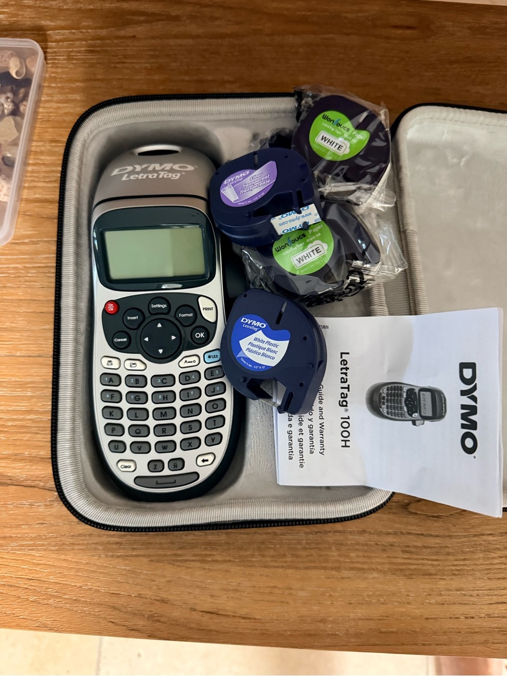 Dymo LeiraTag 100H Label Maker - Brand New in Carrying Case w Cartridges